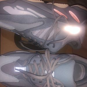 YEEZY BOOST 700 INERTIA 7.5
